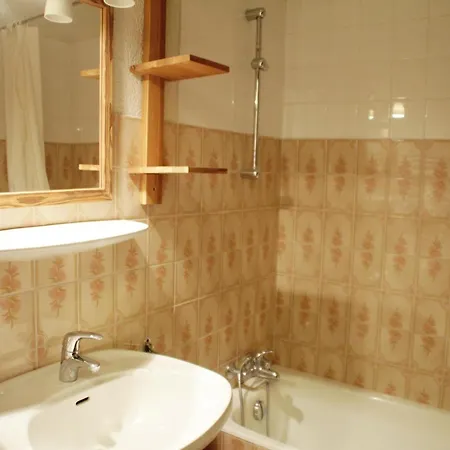 Apartment For 2 With Mountain Views Chatel